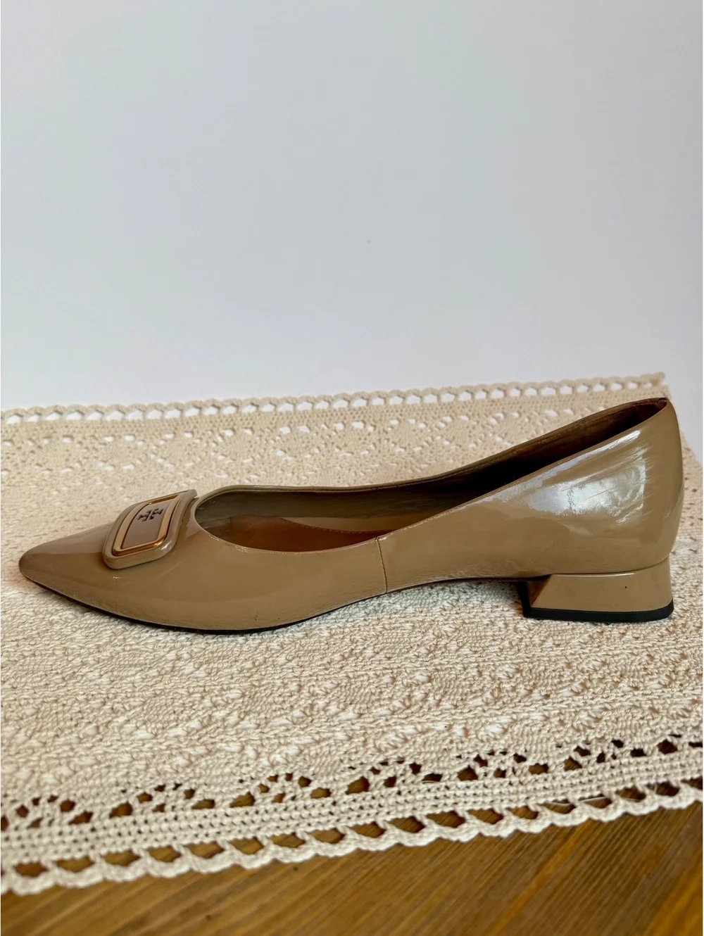 Tory Burch Tan Nude Patent Leather Pointed Toe Logo Flats Women’s Size 10M
